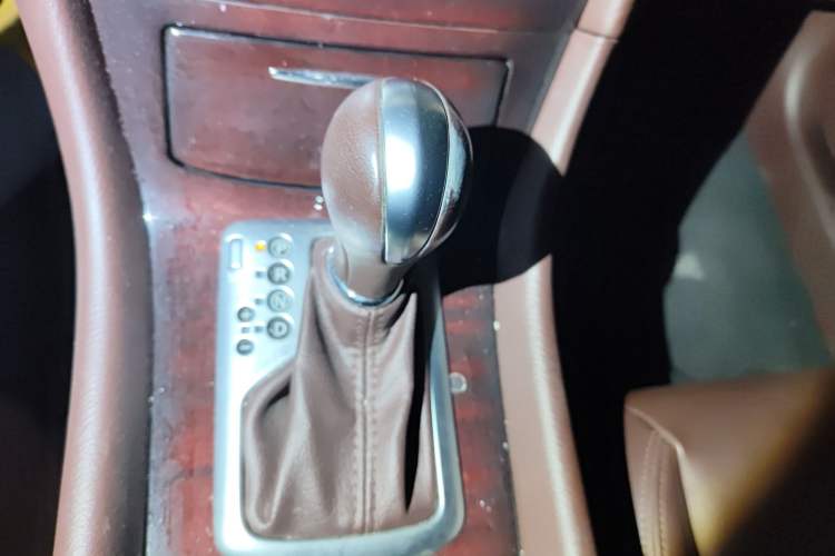 Used Infiniti QX50 2013 2.5L Two-Wheel-Drive Elegant Edition Gear Lever