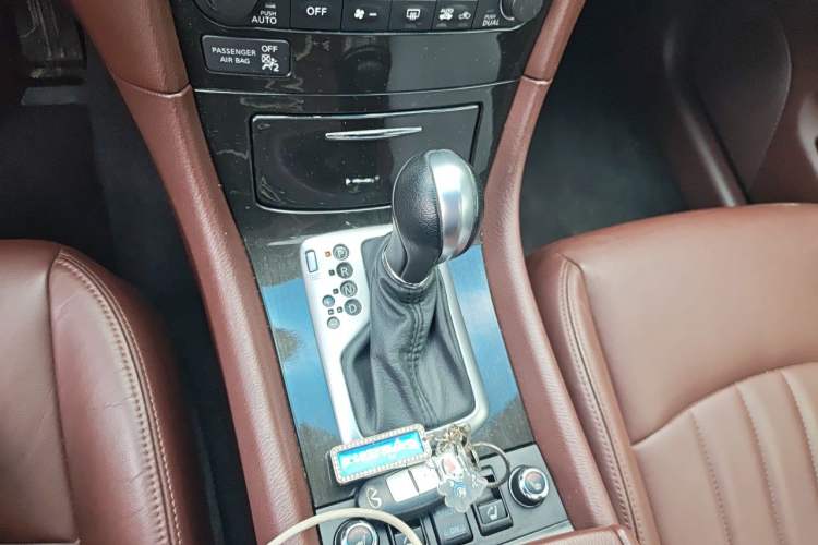 Used Infiniti QX50 2013 2.5L 4x4 Elegant Edition Gear Lever