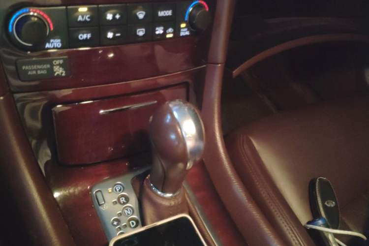 Used Infiniti QX50 2013 2.5L Two-Wheel-Drive Zunya Edition Gear Lever
