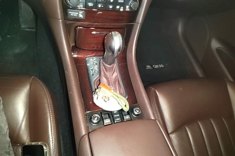 Used Infiniti QX50 2013 2.5L Two-Wheel-Drive Zunya Edition Gear Lever