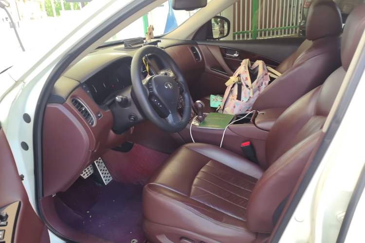 Used Infiniti QX50 2013 2.5L Two-Wheel-Drive Zunya Edition Left Front Seat