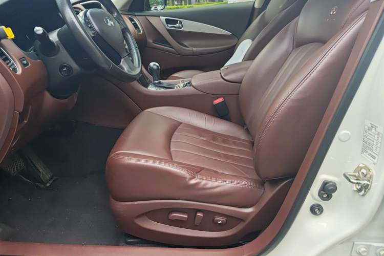 Used Infiniti QX50 2013 2.5L 4x4 Elegant Edition Left Front Seat