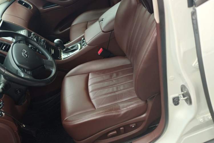 Used Infiniti QX50 2013 2.5L 4x4 Elegant Edition Left Front Seat
