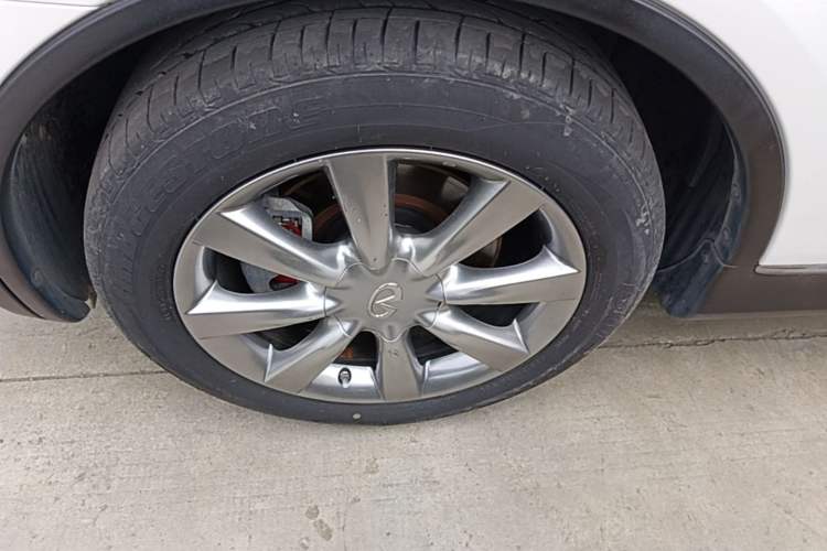 Used Infiniti QX50 2013 2.5L Two-Wheel-Drive Elegant Edition Left Front Wheel Hub