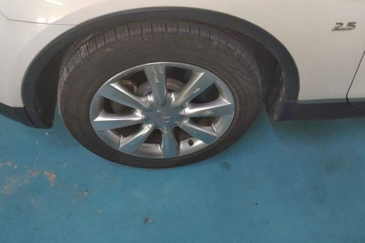 Used Infiniti QX50 2013 2.5L Two-Wheel-Drive Zunya Edition Left Front Wheel Hub
