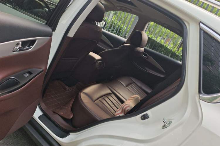 Used Infiniti QX50 2013 2.5L Two-Wheel-Drive Elegant Edition Left Rear Seat