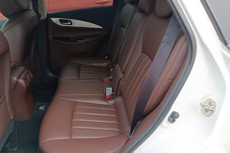 Used Infiniti QX50 2013 2.5L Two-Wheel-Drive Elegant Edition Left Rear Seat