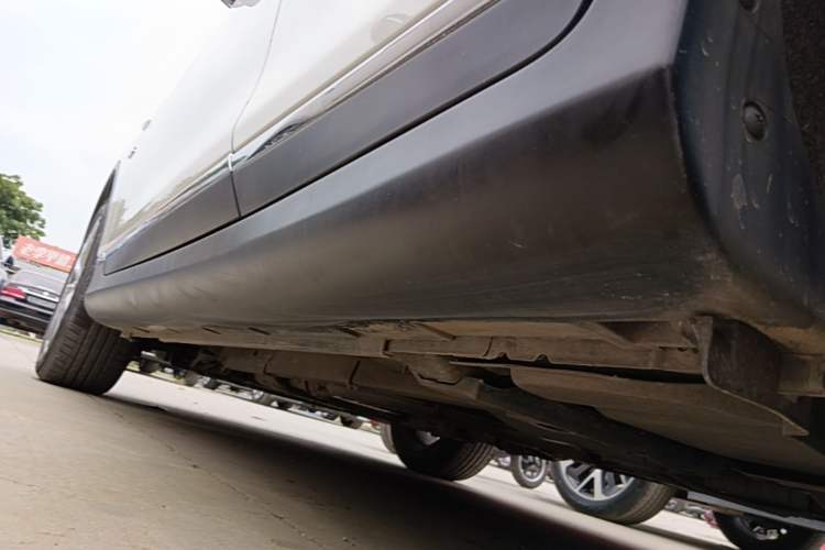 Used Infiniti QX50 2013 2.5L Two-Wheel-Drive Elegant Edition Left Side Sill