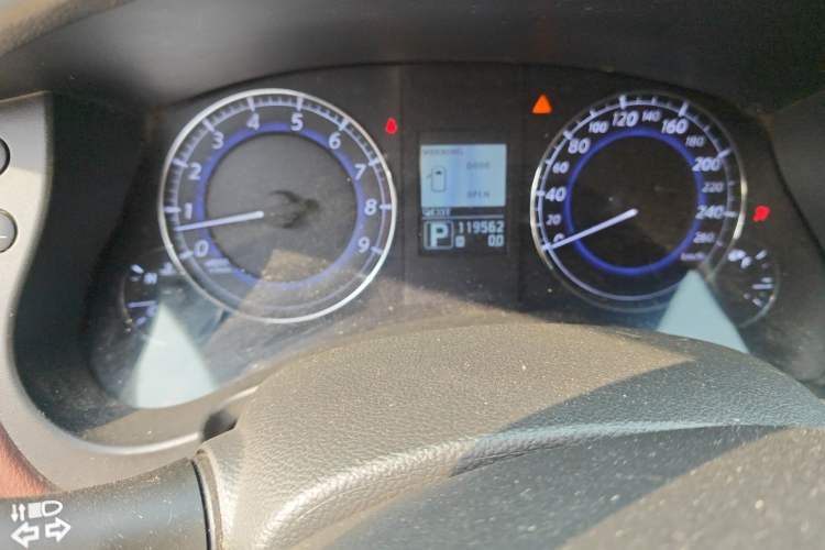Used Infiniti QX50 2013 2.5L 4x4 Elegant Edition Odometer Close Up