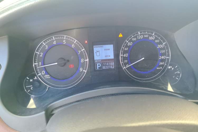 Used Infiniti QX50 2013 2.5L Two-Wheel-Drive Zunya Edition Odometer Close Up