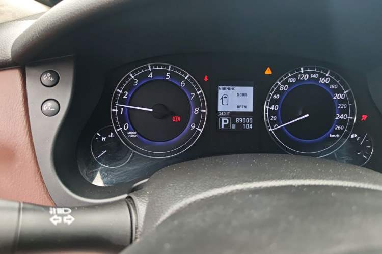 Used Infiniti QX50 2013 2.5L 4x4 Elegant Edition Odometer Close Up