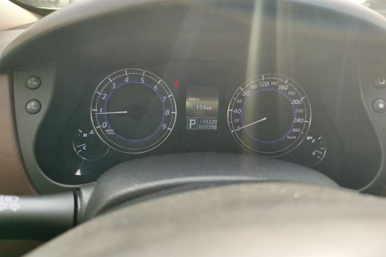 Used Infiniti QX50 2013 2.5L 4x4 Elegant Edition Odometer Close Up