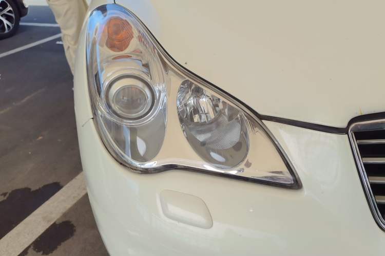Used Infiniti QX50 2013 2.5L Two-Wheel-Drive Zunya Edition Right Front Headlight