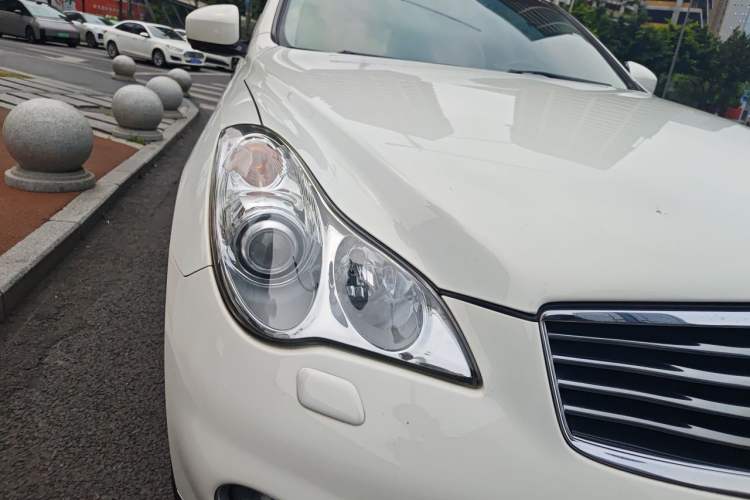 Used Infiniti QX50 2013 2.5L 4x4 Elegant Edition Right Front Headlight