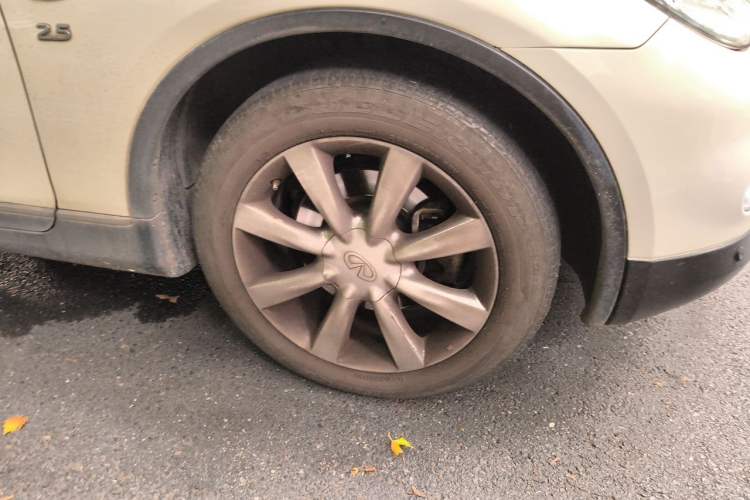 Used Infiniti QX50 2013 2.5L Two-Wheel-Drive Elegant Edition Right Front Wheel Hub