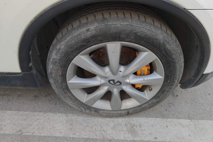 Used Infiniti QX50 2013 2.5L 4x4 Elegant Edition Right Front Wheel Hub