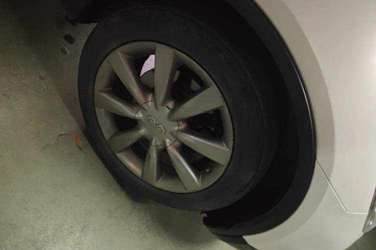 Used Infiniti QX50 2013 2.5L Two-Wheel-Drive Elegant Edition Right Front Wheel Hub