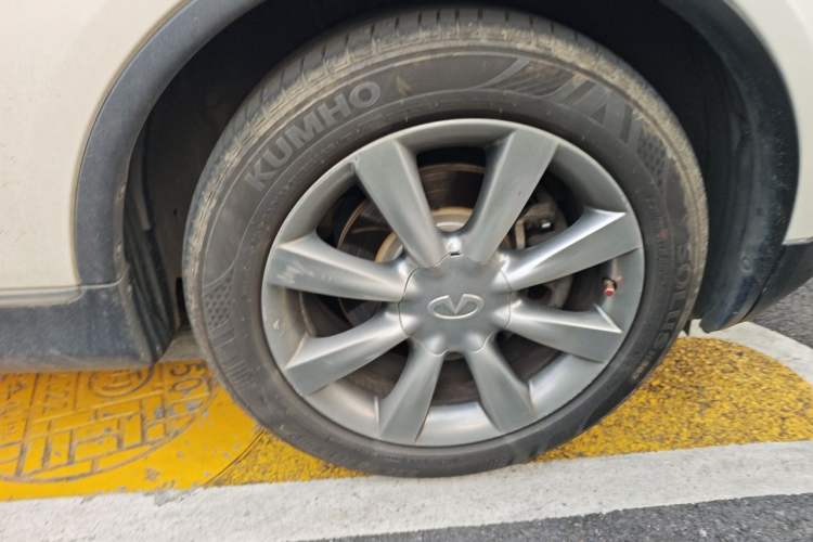 Used Infiniti QX50 2013 2.5L Two-Wheel-Drive Elegant Edition Right Front Wheel Hub