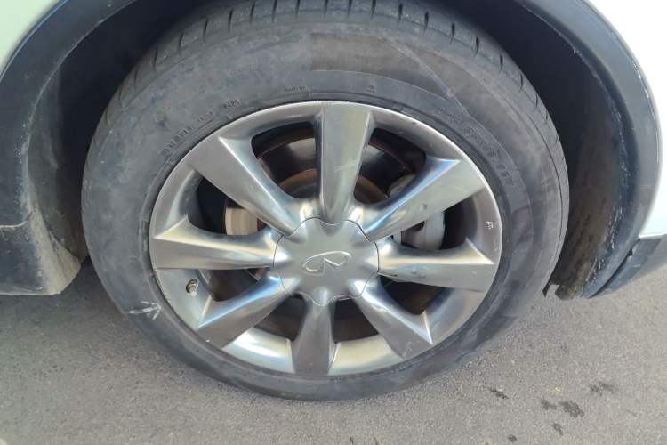 Used Infiniti QX50 2013 2.5L Two-Wheel-Drive Zunya Edition Right Front Wheel Hub