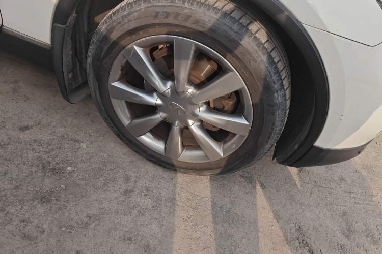 Used Infiniti QX50 2013 2.5L Two-Wheel-Drive Elegant Edition Right Front Wheel Hub