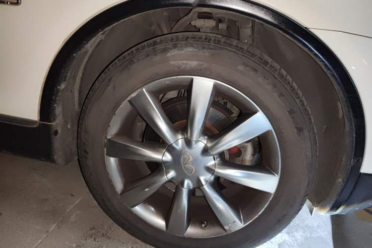 Used Infiniti QX50 2013 2.5L Two-Wheel-Drive Elegant Edition Right Front Wheel Hub