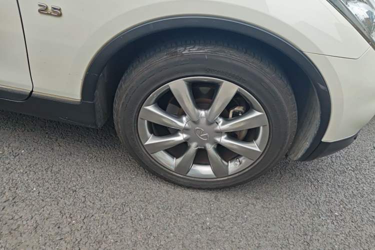 Used Infiniti QX50 2013 2.5L 4x4 Elegant Edition Right Front Wheel Hub