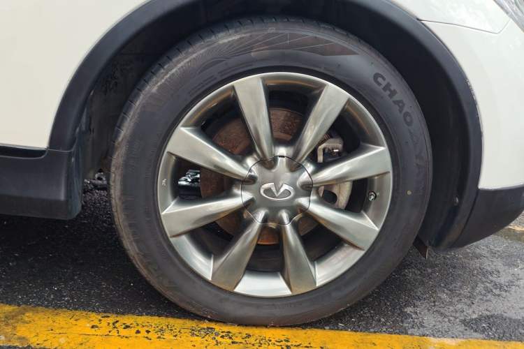 Used Infiniti QX50 2013 2.5L 4x4 Elegant Edition Right Front Wheel Hub