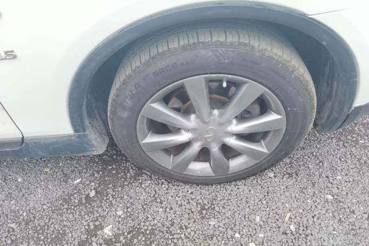 Used Infiniti QX50 2013 2.5L Two-Wheel-Drive Elegant Edition Right Front Wheel Hub