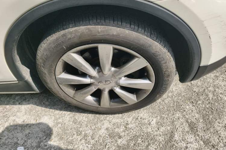 Used Infiniti QX50 2013 2.5L 4x4 Elegant Edition Right Front Wheel Hub
