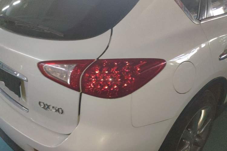 Used Infiniti QX50 2013 2.5L Two-Wheel-Drive Zunya Edition Right Rear Taillight