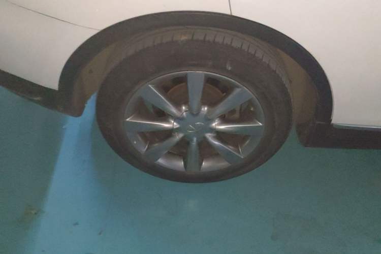 Used Infiniti QX50 2013 2.5L Two-Wheel-Drive Zunya Edition Right Rear Wheel Hub