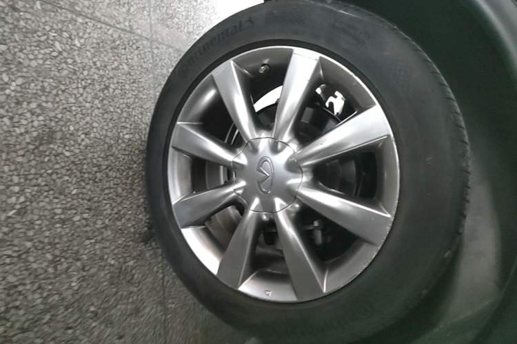 Used Infiniti QX50 2013 2.5L Two-Wheel-Drive Zunya Edition Right Rear Wheel Hub