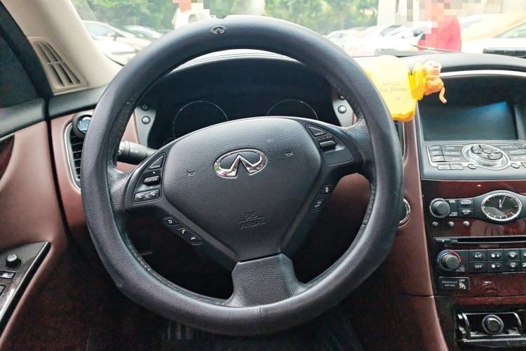 Used Infiniti QX50 2013 2.5L Two-Wheel-Drive Zunya Edition Steering Wheel