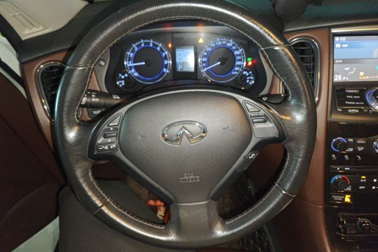 Used Infiniti QX50 2013 2.5L Two-Wheel-Drive Elegant Edition Steering Wheel