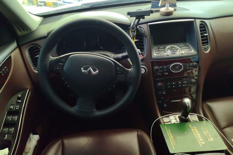 Used Infiniti QX50 2013 2.5L Two-Wheel-Drive Zunya Edition Steering Wheel