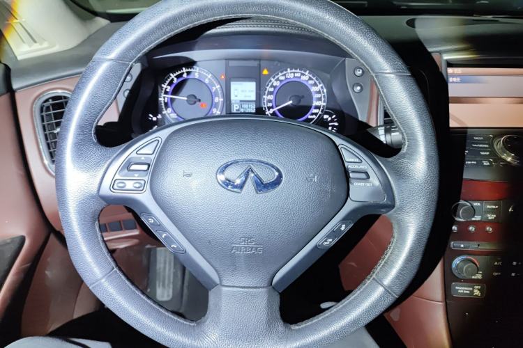 Used Infiniti QX50 2013 2.5L Two-Wheel-Drive Elegant Edition Steering Wheel