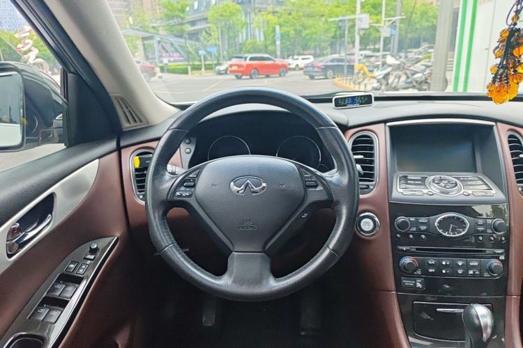 Used Infiniti QX50 2013 2.5L 4x4 Elegant Edition Steering Wheel