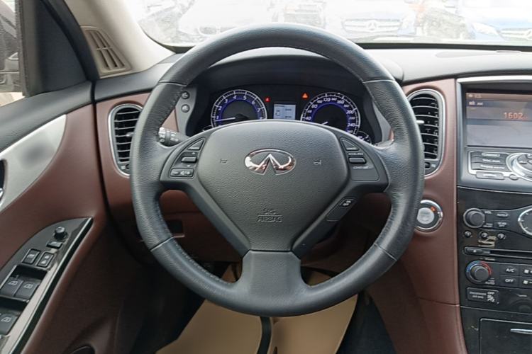 Used Infiniti QX50 2013 2.5L Two-Wheel-Drive Elegant Edition Steering Wheel