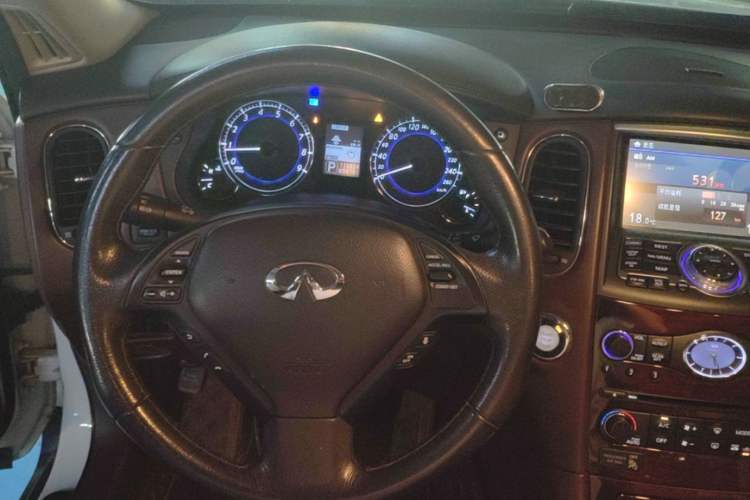 Used Infiniti QX50 2013 2.5L Two-Wheel-Drive Zunya Edition Steering Wheel