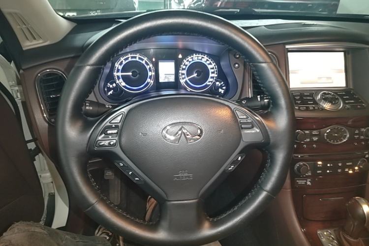 Used Infiniti QX50 2013 2.5L Two-Wheel-Drive Zunya Edition Steering Wheel