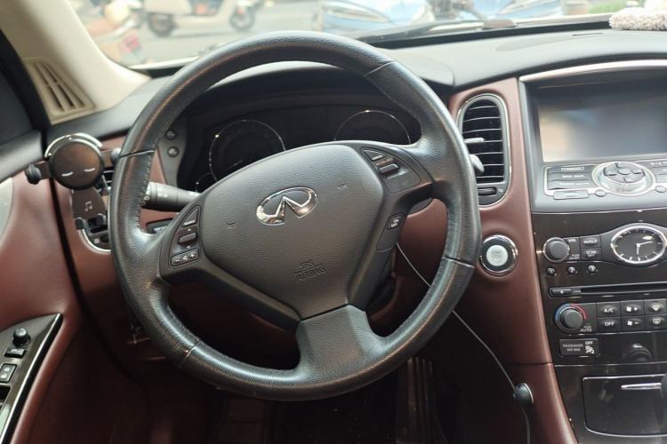 Used Infiniti QX50 2013 2.5L 4x4 Elegant Edition Steering Wheel
