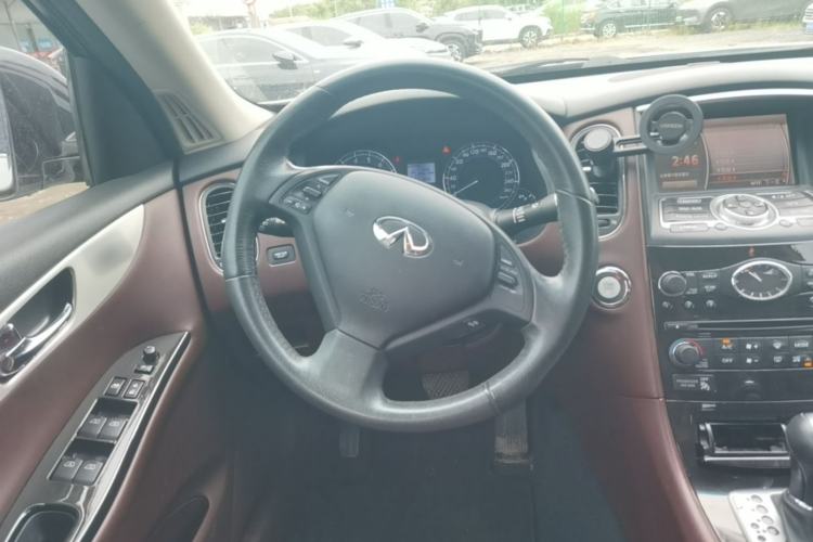 Used Infiniti QX50 2013 2.5L Two-Wheel-Drive Elegant Edition Steering Wheel