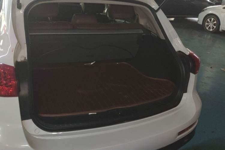 Used Infiniti QX50 2013 2.5L Two-Wheel-Drive Zunya Edition Trunk