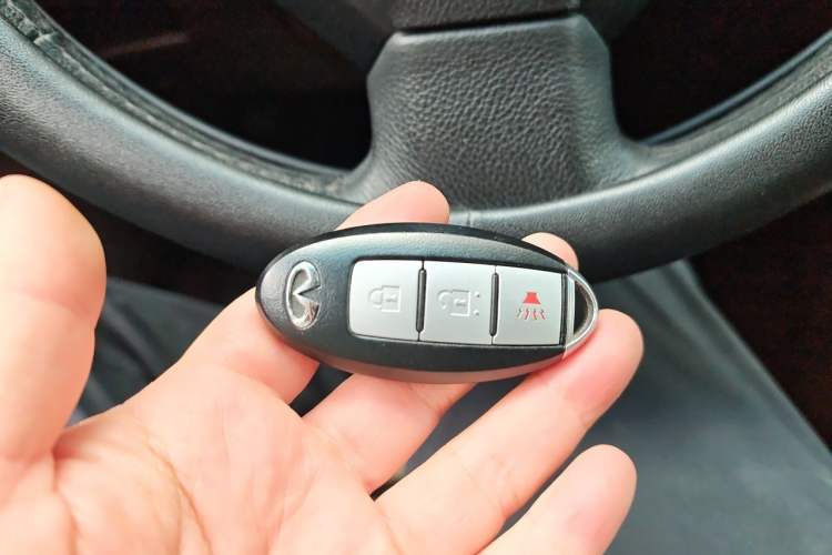 Used Infiniti QX50 2013 2.5L Two-Wheel-Drive Zunya Edition Vehicle Key