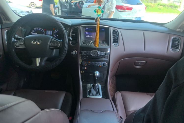 Used Infiniti QX50 2015 2.5L Enjoyment Edition Center Console