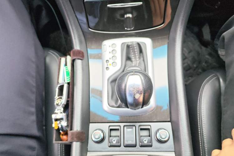 Used Infiniti QX50 2015 2.5L Enjoyment Edition Gear Lever