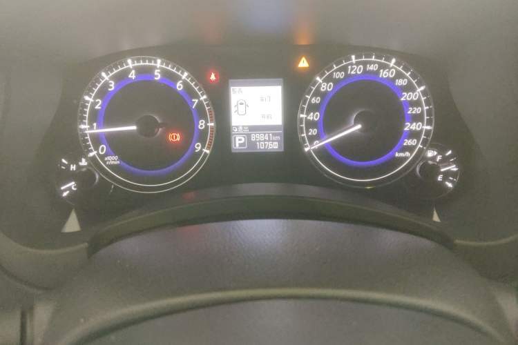 Used Infiniti QX50 2015 2.5L Comfort Edition Odometer Close Up