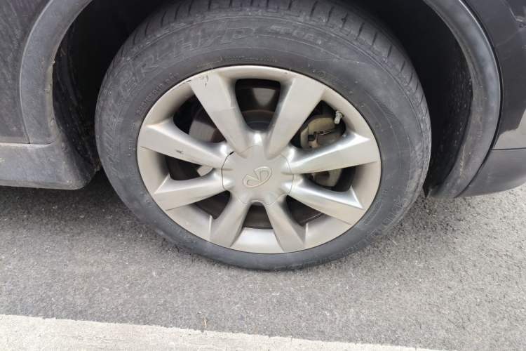 Used Infiniti QX50 2015 2.5L Comfort Edition Right Front Wheel Hub