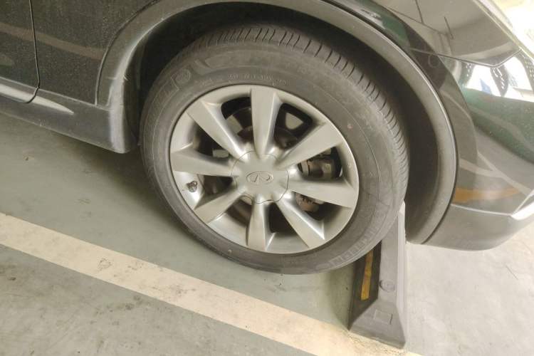 Used Infiniti QX50 2015 2.5L Comfort Edition Right Front Wheel Hub