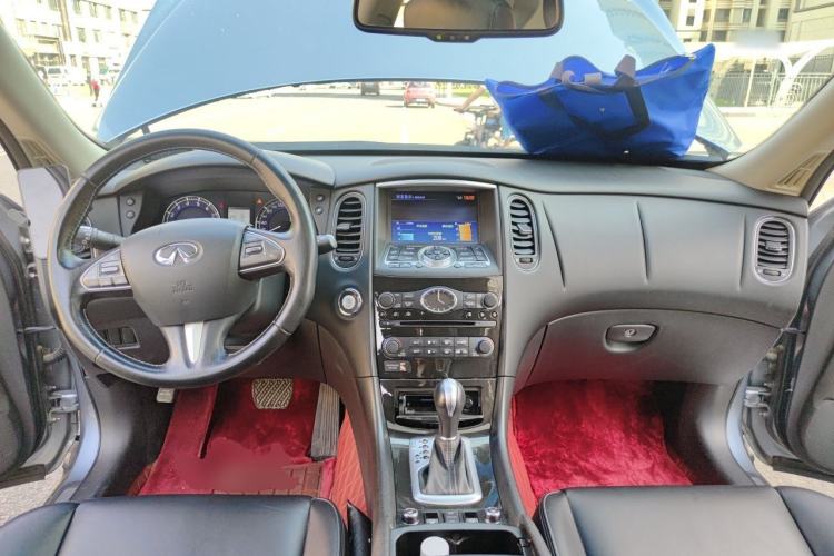 Used Infiniti QX50 2015 2.5L Enjoyment Edition Center Console